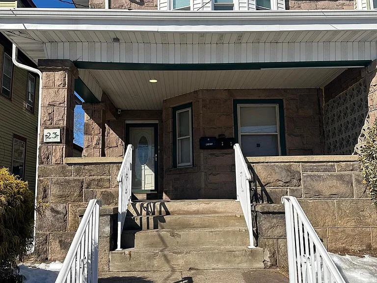 23 S Dean Ave — Photo 1
