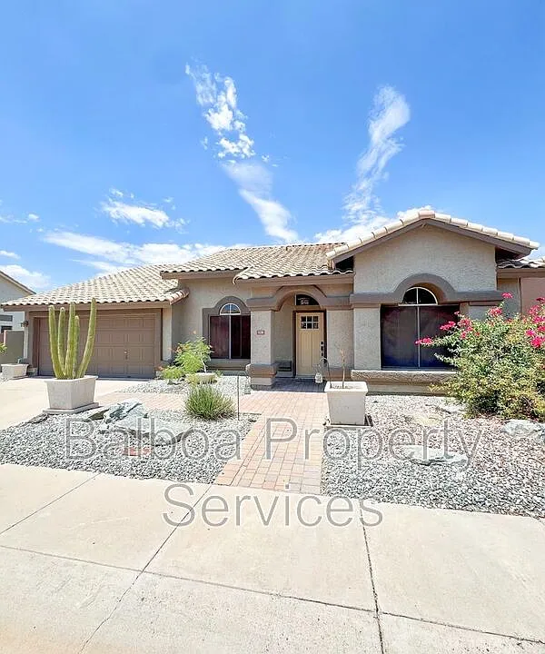 1220 E Briarwood Ter