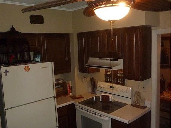 5th image of 2120 Woodford St