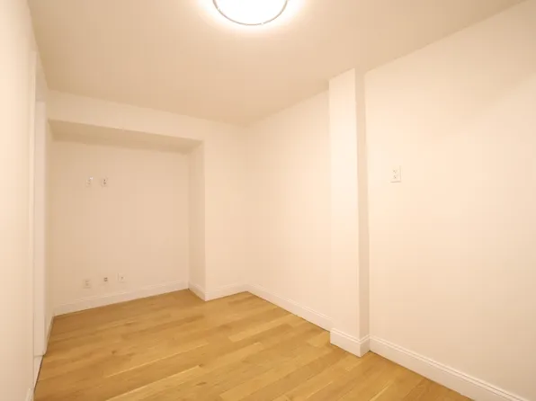 305 East 86th Street image 4 of 28