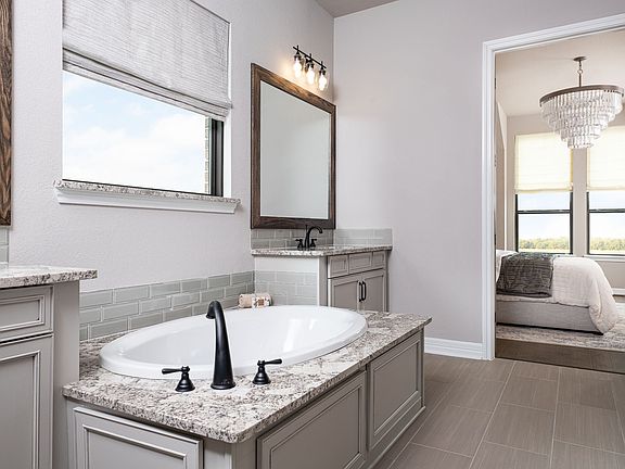 Lakeshore at Towne Lake - Valle Interior Image 5