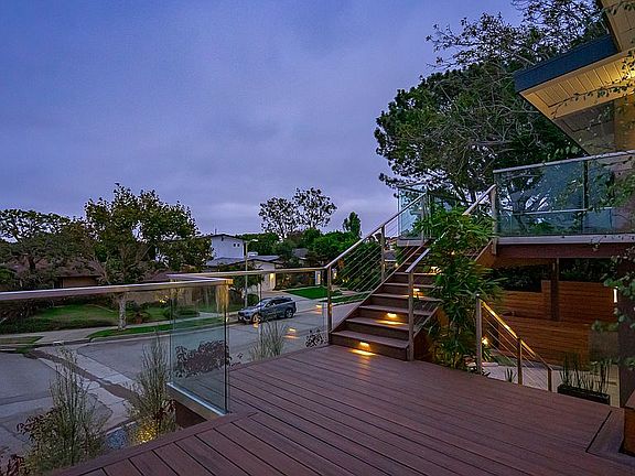 8224 Rees St Deck Space