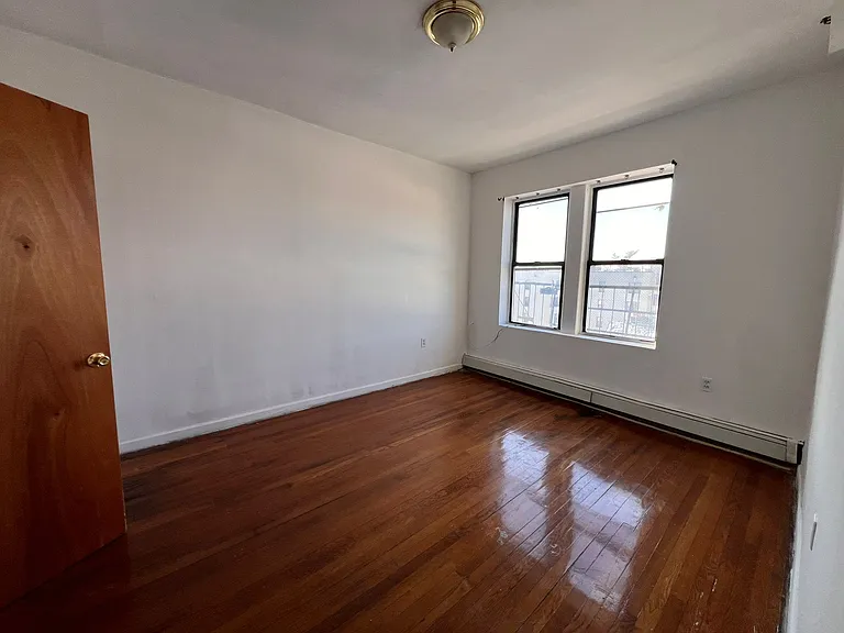 210-212 Central Ave #5HE — Photo 2