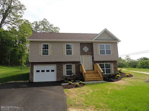 5605 Prunty Dr, Salem, VA 24153