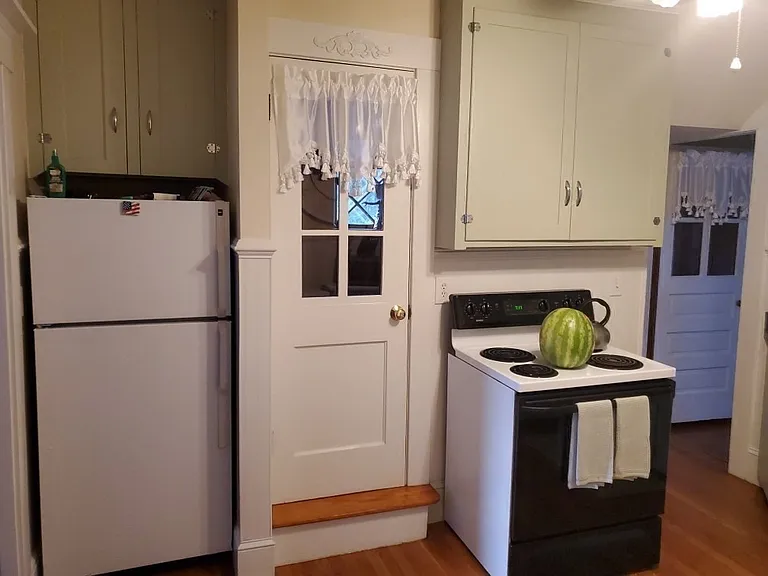 727 Main St #1 — Photo 9