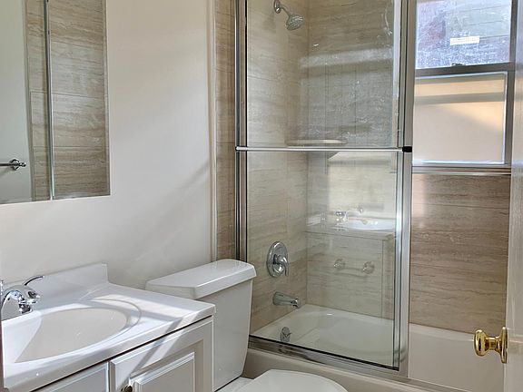 Full bath upstairs