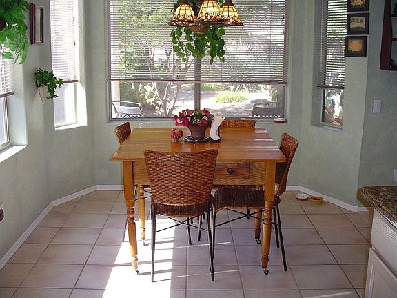 Cheerful Breakfast Nook