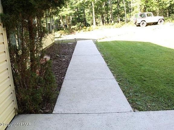 2nd image of 1176 N Rocky Mountain Dr
