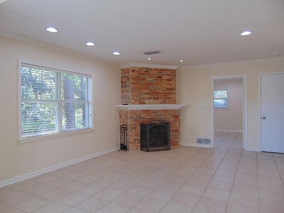 5th image of 265 Lakeview Beach Dr