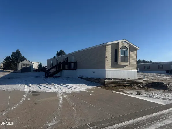 306 Hawk St, Bismarck, ND 58504