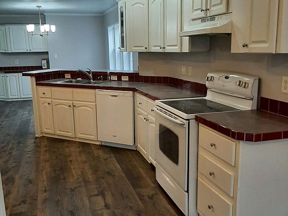 Kitchen 13 1\2 x 12 1/2 feet