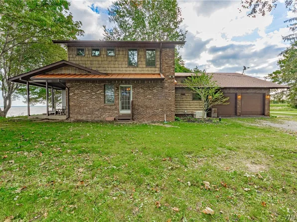 895 County Line Rd, Lyndonville, NY 14098