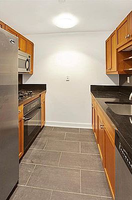 4th image of 425 5th Ave APT 27D