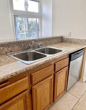 3rd image of 511 S Carondelet St APT 403