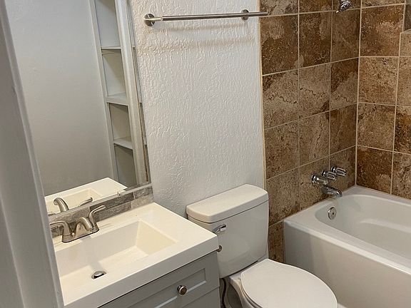 5th image of 1071 W L St