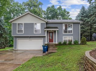 1723 Falls Rd, Grafton, WI 53024