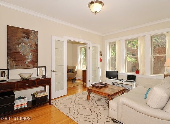 2nd image of 1702 W Catalpa Ave #2E