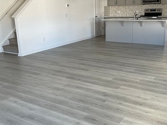 3rd image of 316 Surfbird Rd