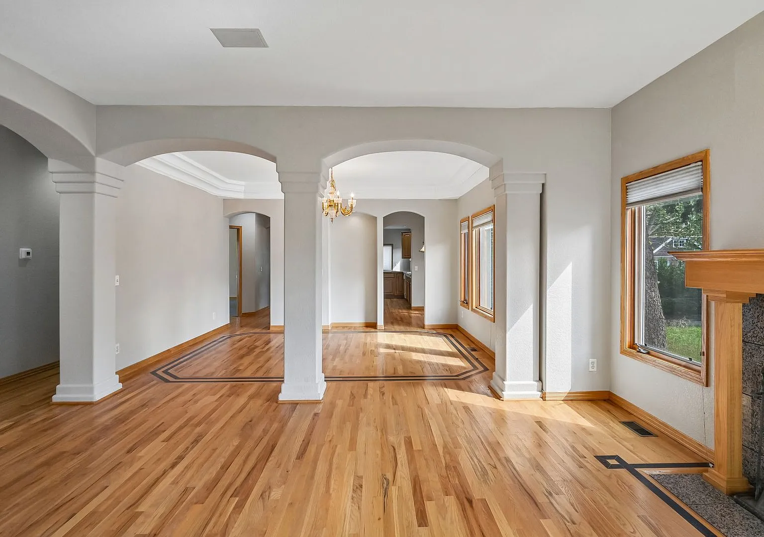 Spacious 5-Bed / 4 bath in desirable South Park Hill — Photo 2