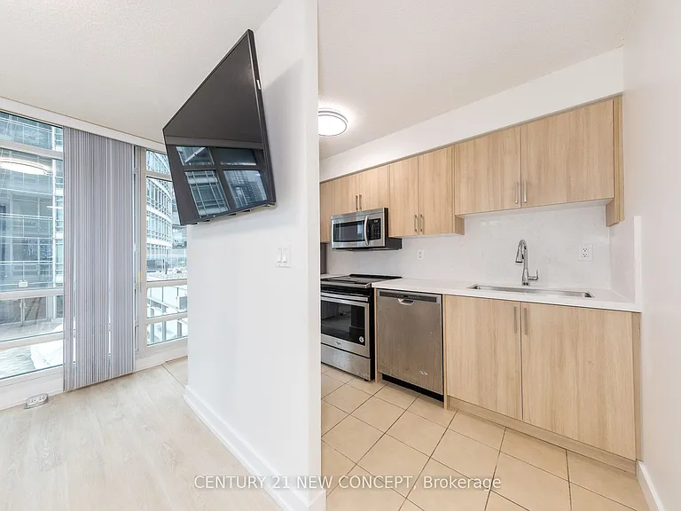 381 Front St W #501 — Photo 14
