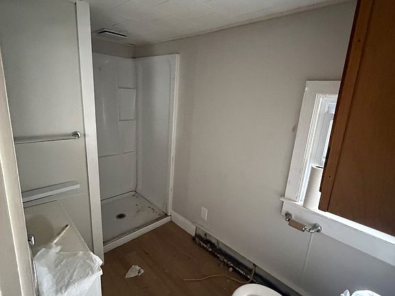 5th image of 804 Main St #A