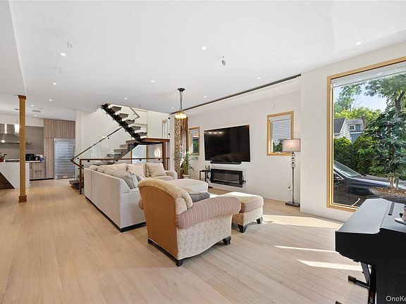 4th image of 3 Hewlett Place