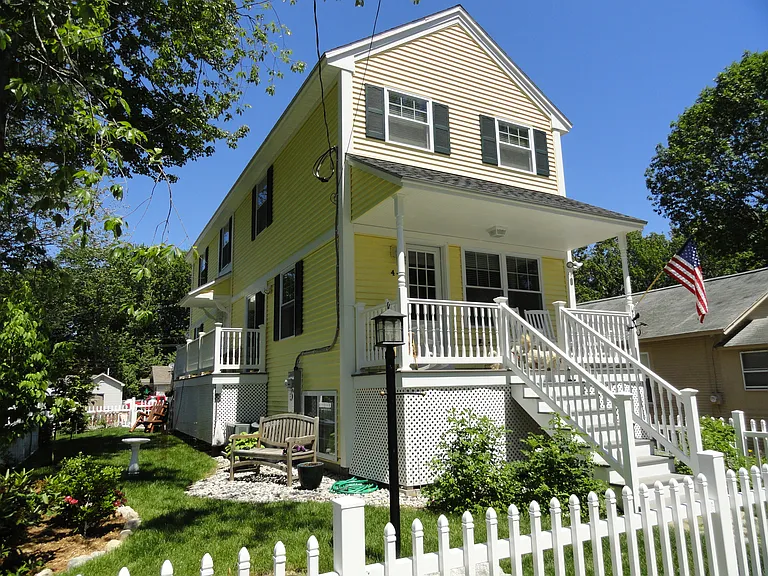 44 School St — Photo 1