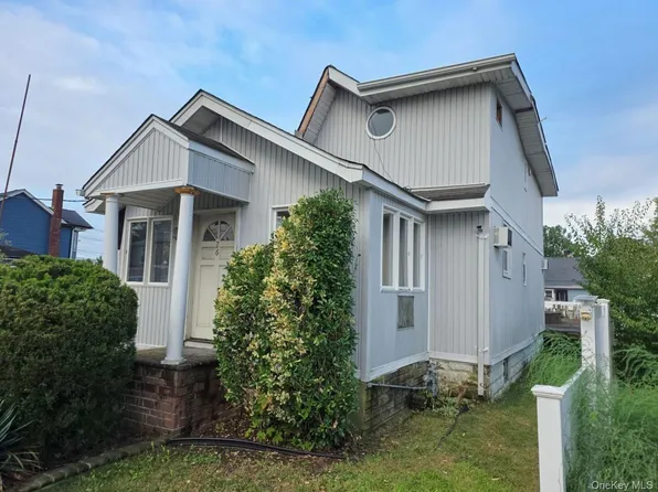 26 Gordon Place, Freeport, NY 11520