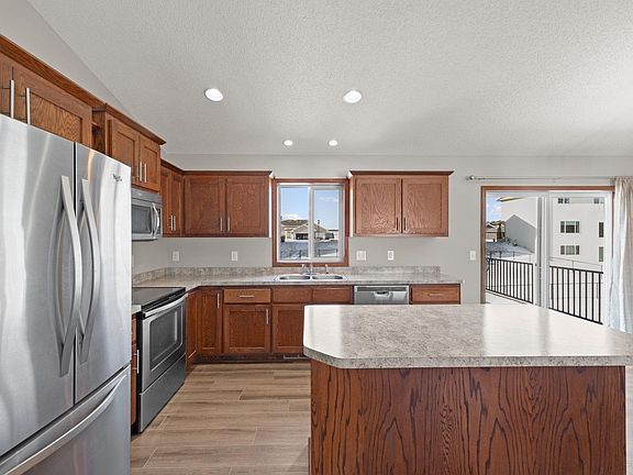 3rd image of 271 Greenway Dr