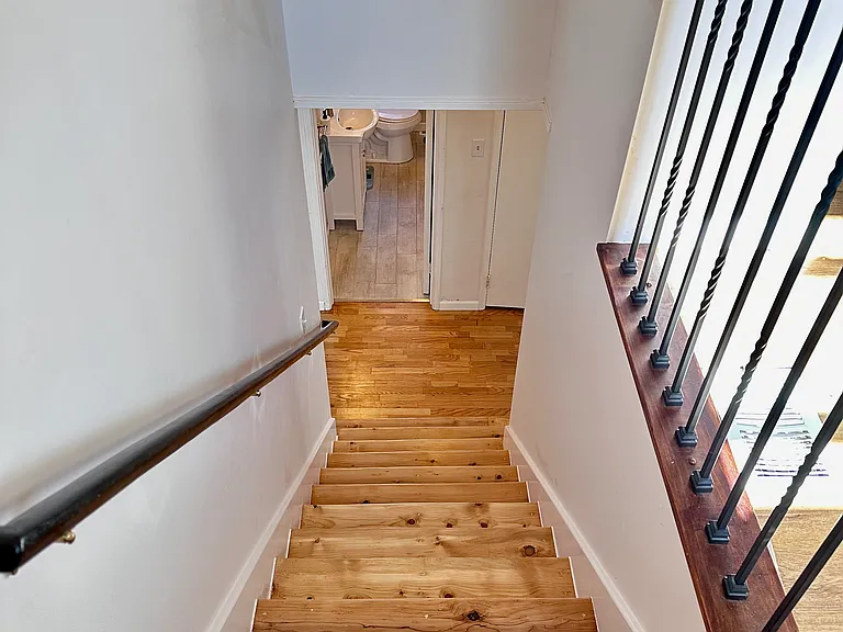 2404 Rowland Ave — Photo 23