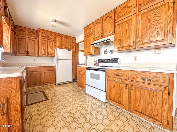 5th image of 2124 E D Ave