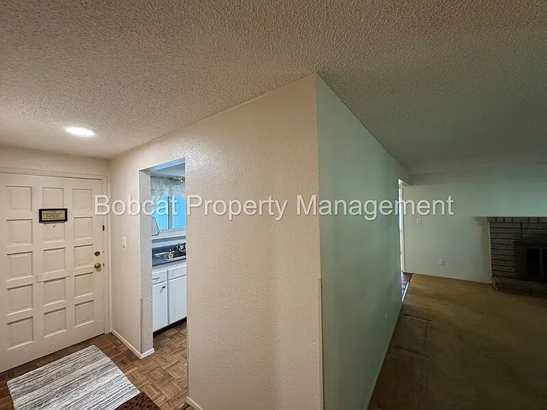 1316 Stanford Dr — Photo 12