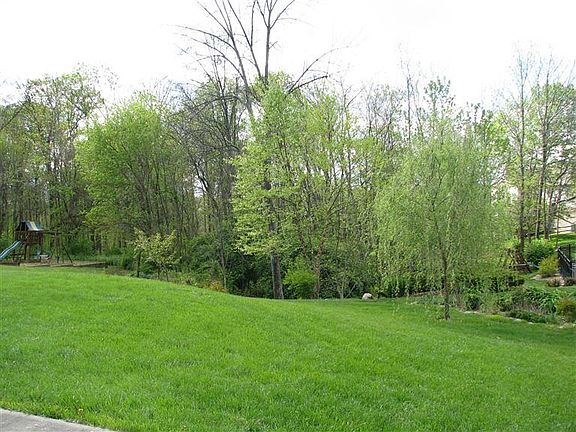 2nd image of 7127 Thornwood Ln