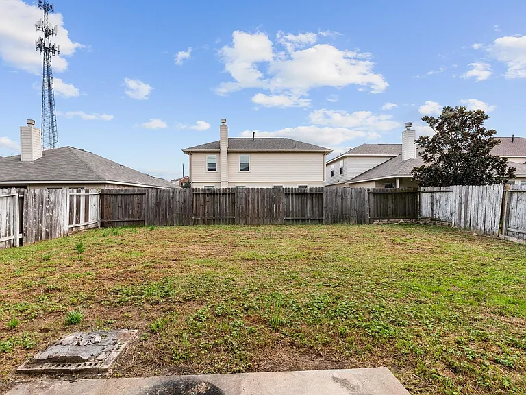 3111 Holly Ranch Dr — Photo 4