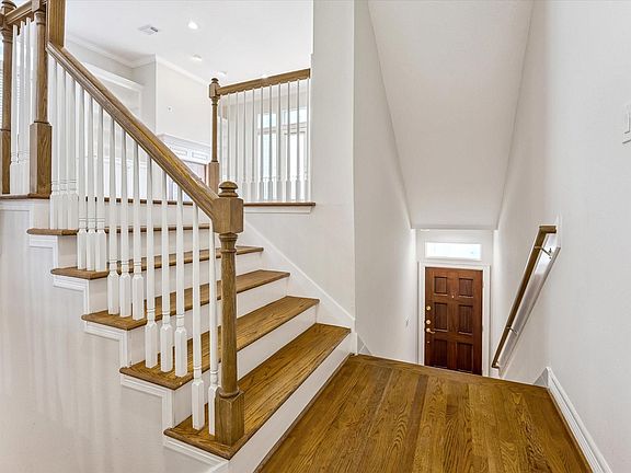 4th image of 1334 Fairview Ave
