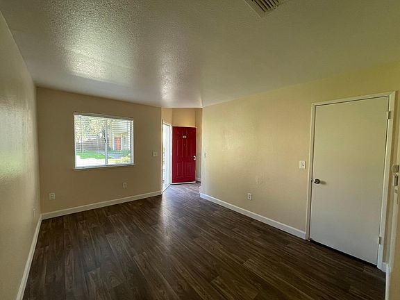 3rd image of 4806 Myrtle Ave #B
