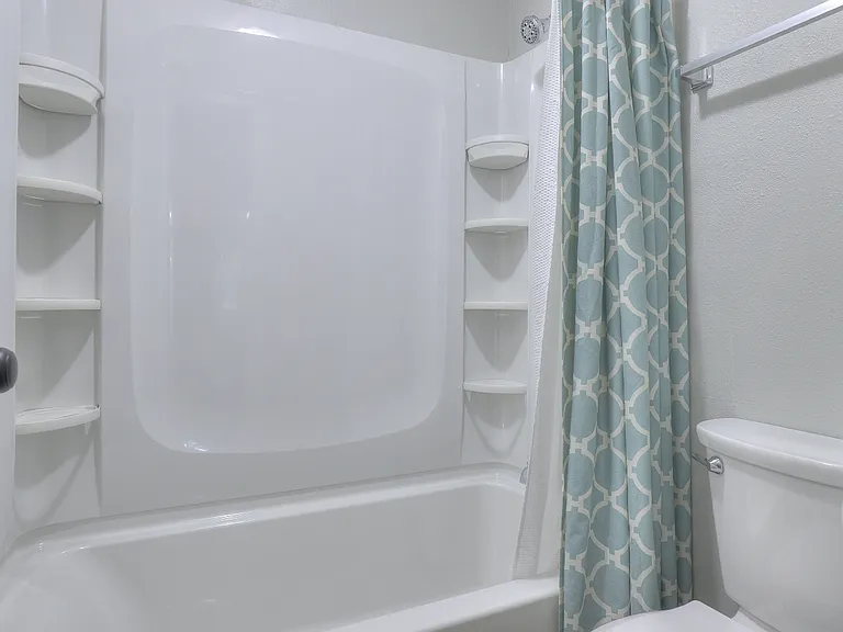 2480 N Graceland Ave #8 — Photo 9