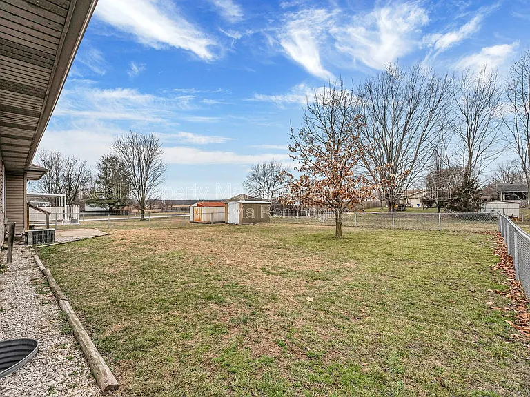 2671 N Cedar Ave — Photo 27
