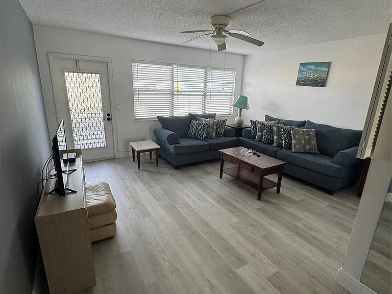 295 Newport Ct #295-T — Photo 6