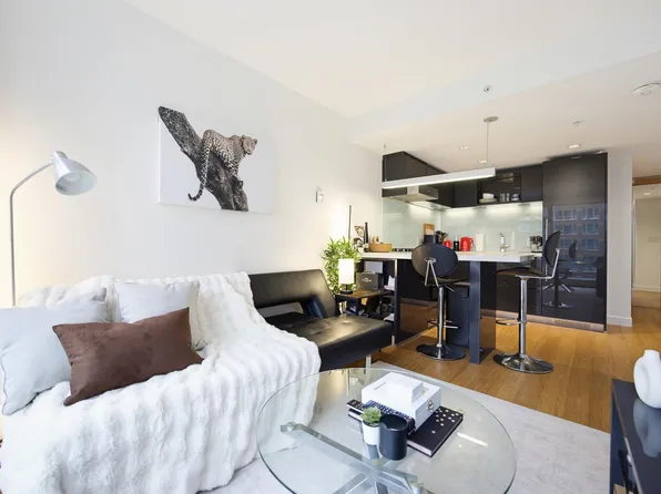 777 Richards St #1711, Vancouver, BC V6B 0M6
