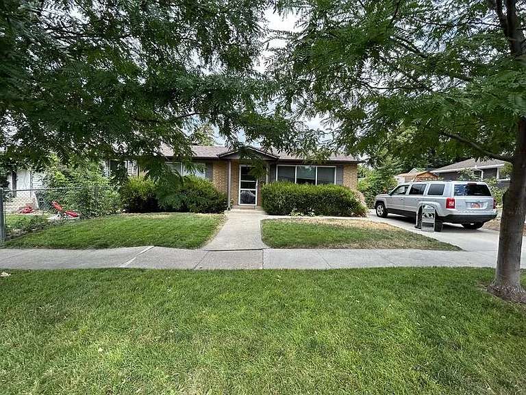 909 E Browning Ave #C — Photo 1
