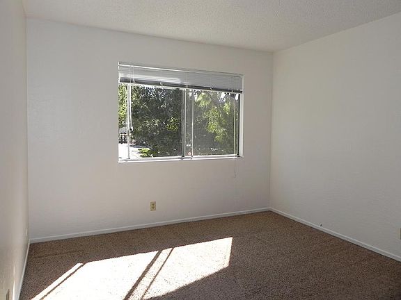 5th image of 129 Power Dr APT C