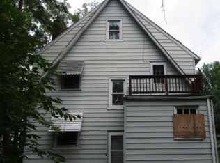 1076 Pembrook Rd, Cleveland Heights, OH 44121