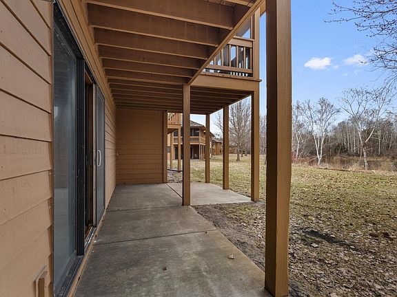 4th image of 19 Anemone Cir