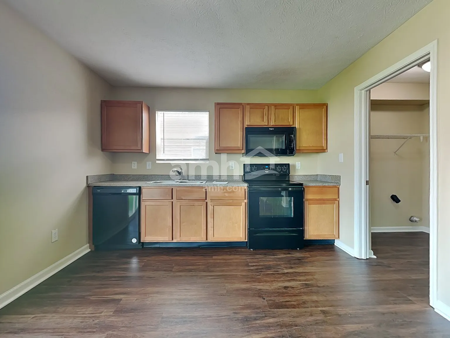 4 bed, 2.5 bath, 1404 sqft, $1,815 — Photo 3