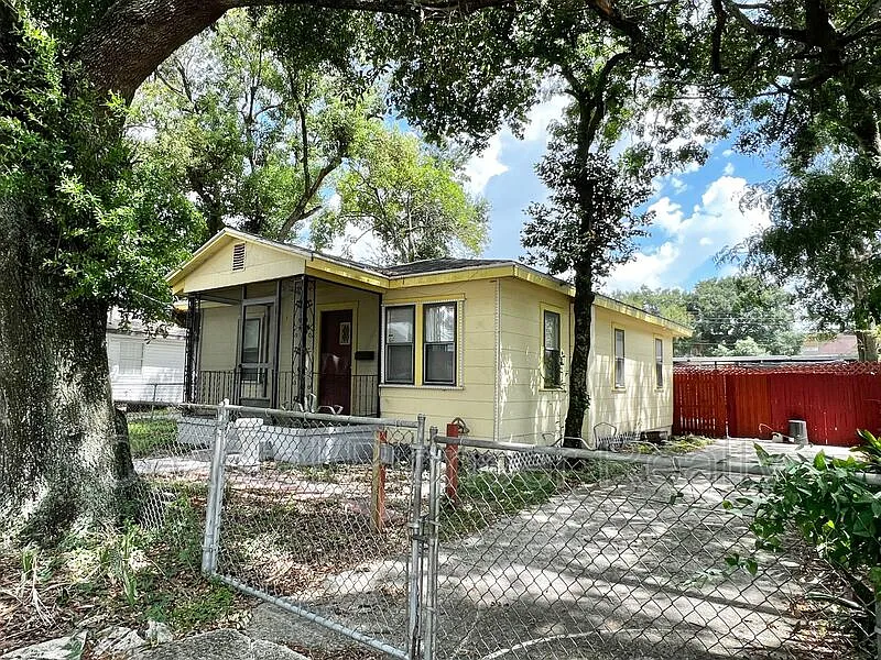 2 bed, 1.0 bath, 810 sqft, $1,725 — Photo 2