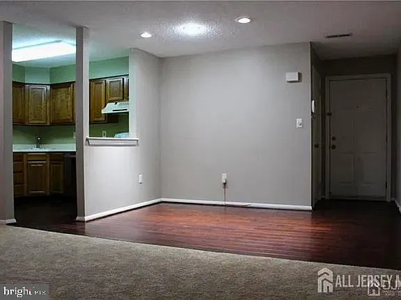 2 bed, 2.0 bath, 952 sqft, $2,300 — Photo 3
