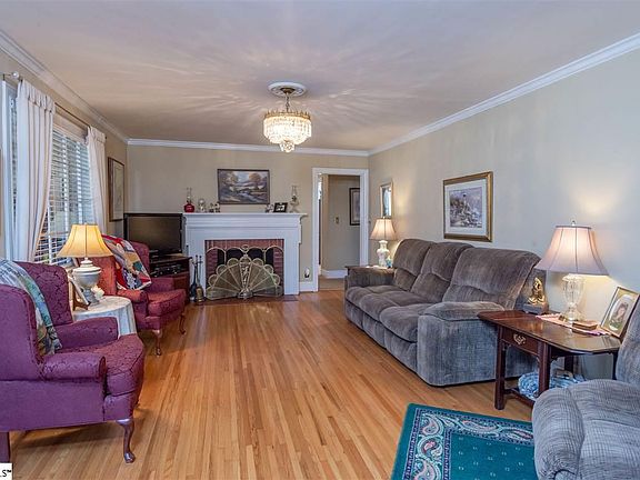 5th image of 22 Yorkshire Dr
