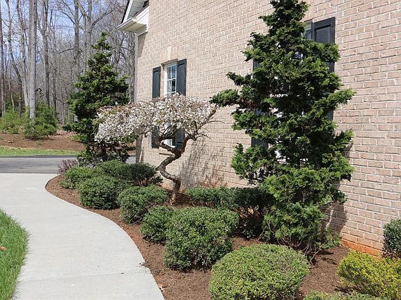 4th image of 320 Hayfield Dr