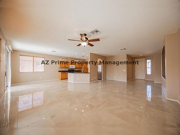 5th image of 123 W Elmwood Pl
